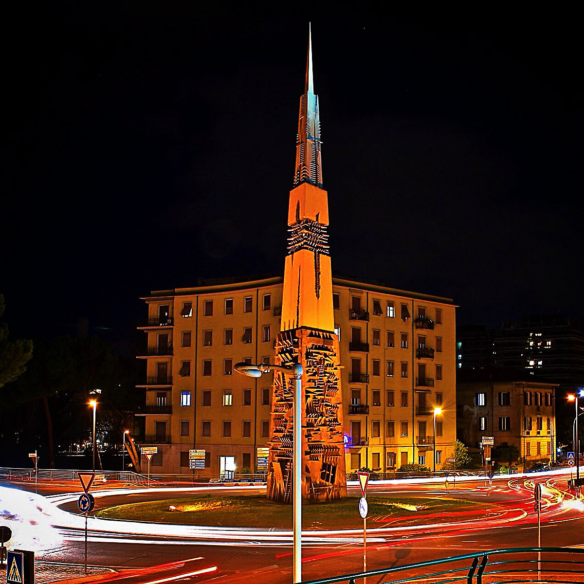 Obelisco Pomodoro